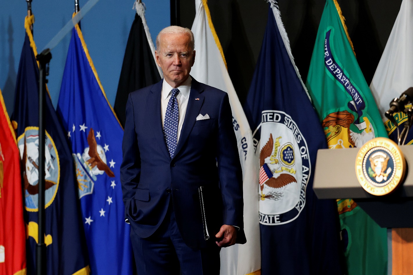  U.S. President Joe Biden departs after delivering remarks to members of "the intelligence community workforce and its leadership" during a visit to the Office of the Director of National Intelligence in nearby McLean, Virginia outside Washington, U.S., July 27, 2021. REUTERS/Evelyn Hockstein