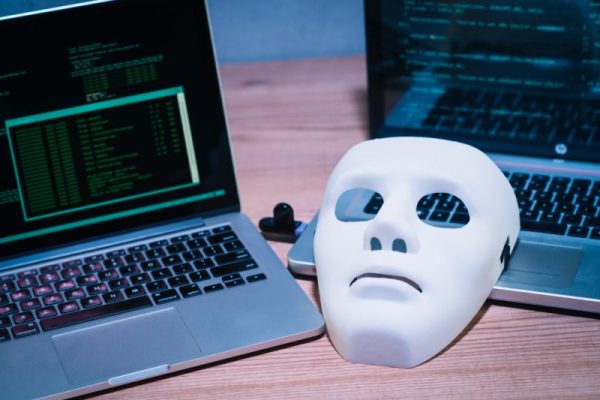hackers-mask-laptop